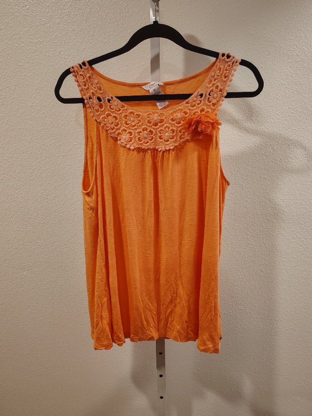 Candie's Junior's Tank Top Size XL Scoop Neck Crochet Lace Collar Flower Floral